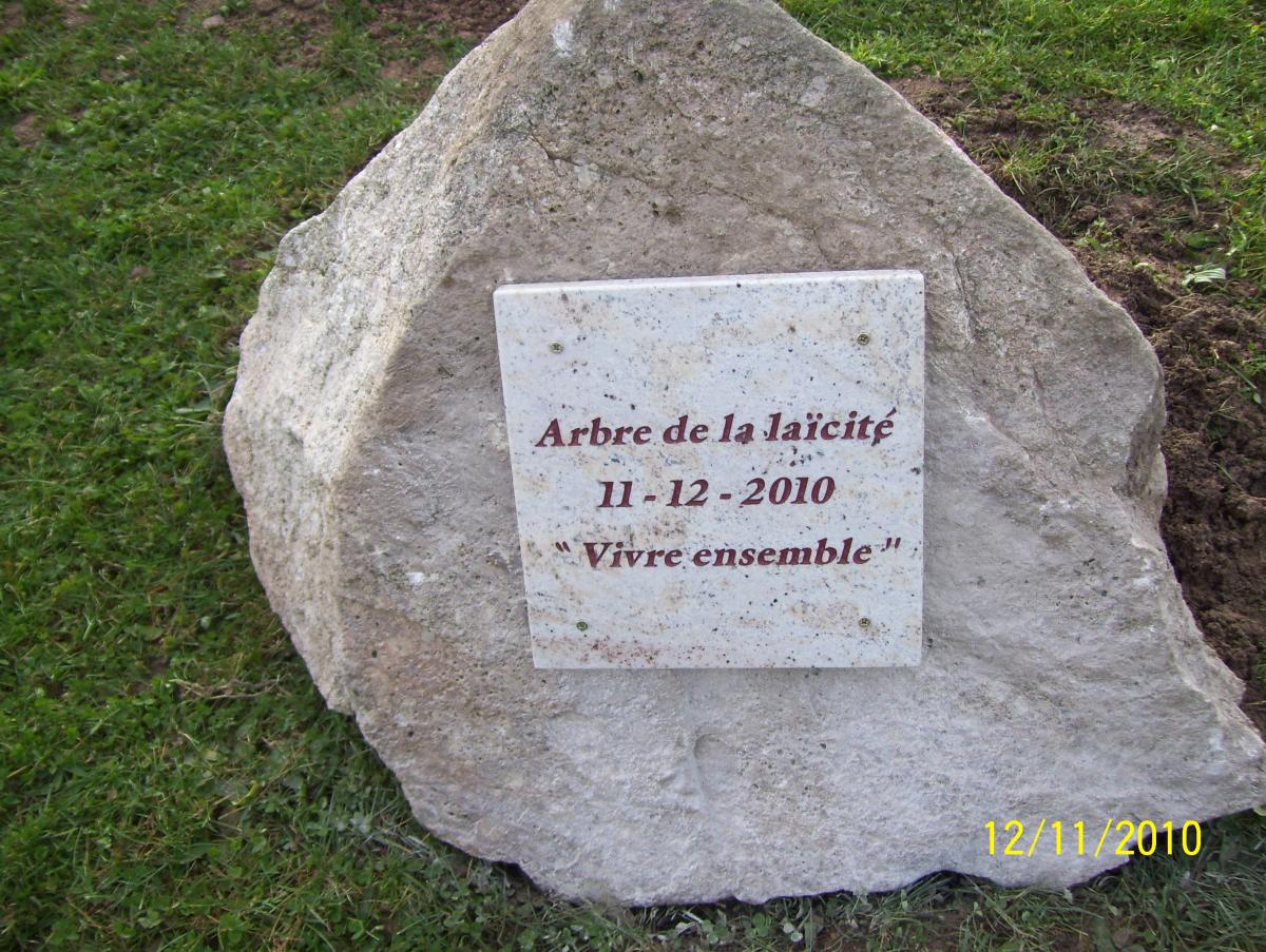 PLAQUE ARBR LAIC.JPG